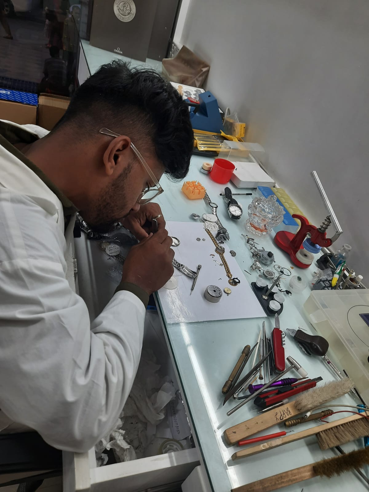 A watch water resistance testing machine 